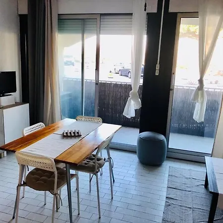 Les Pieds Dans Le Sable